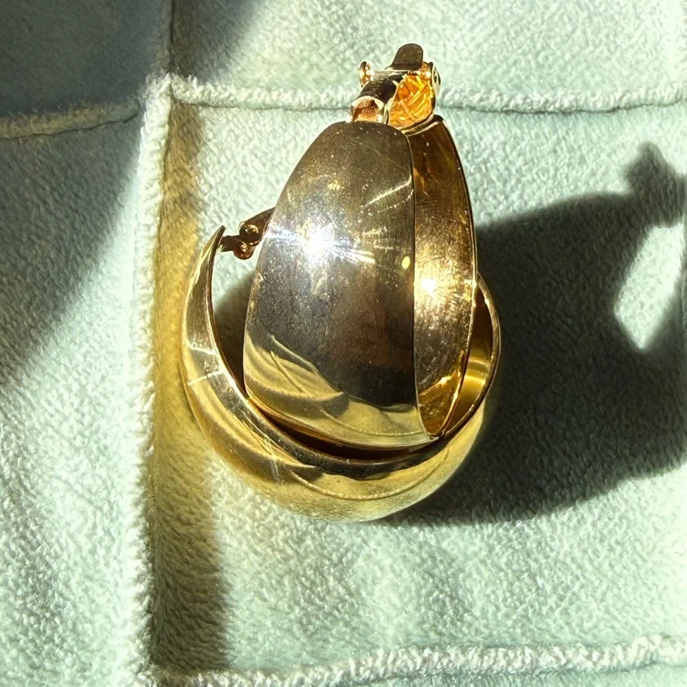 Trifari vintage clip on gold Curved Hoop Earrings - Picture 9 of 10